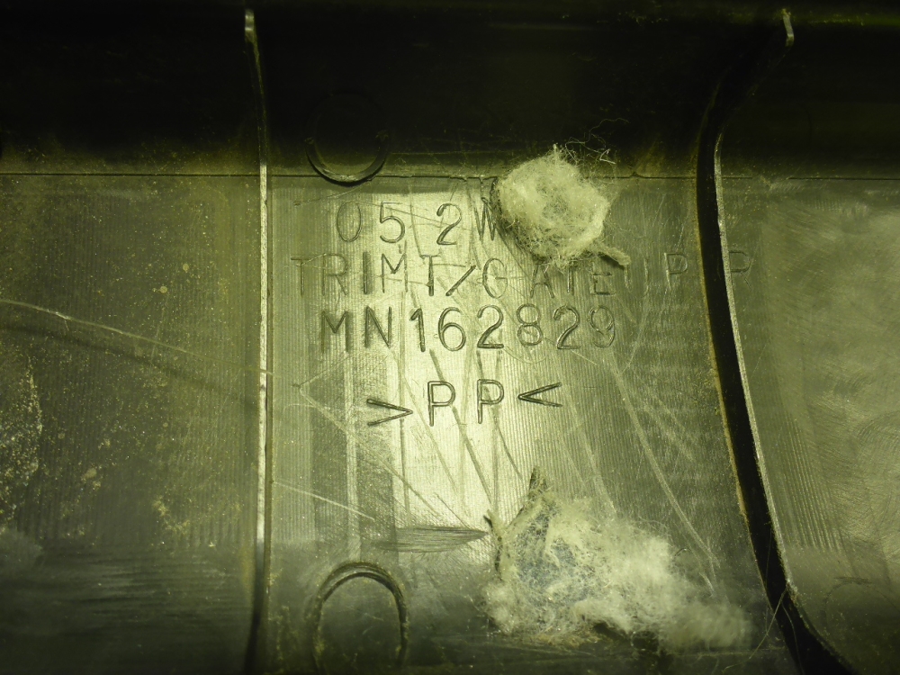 Обшивка двери багажника