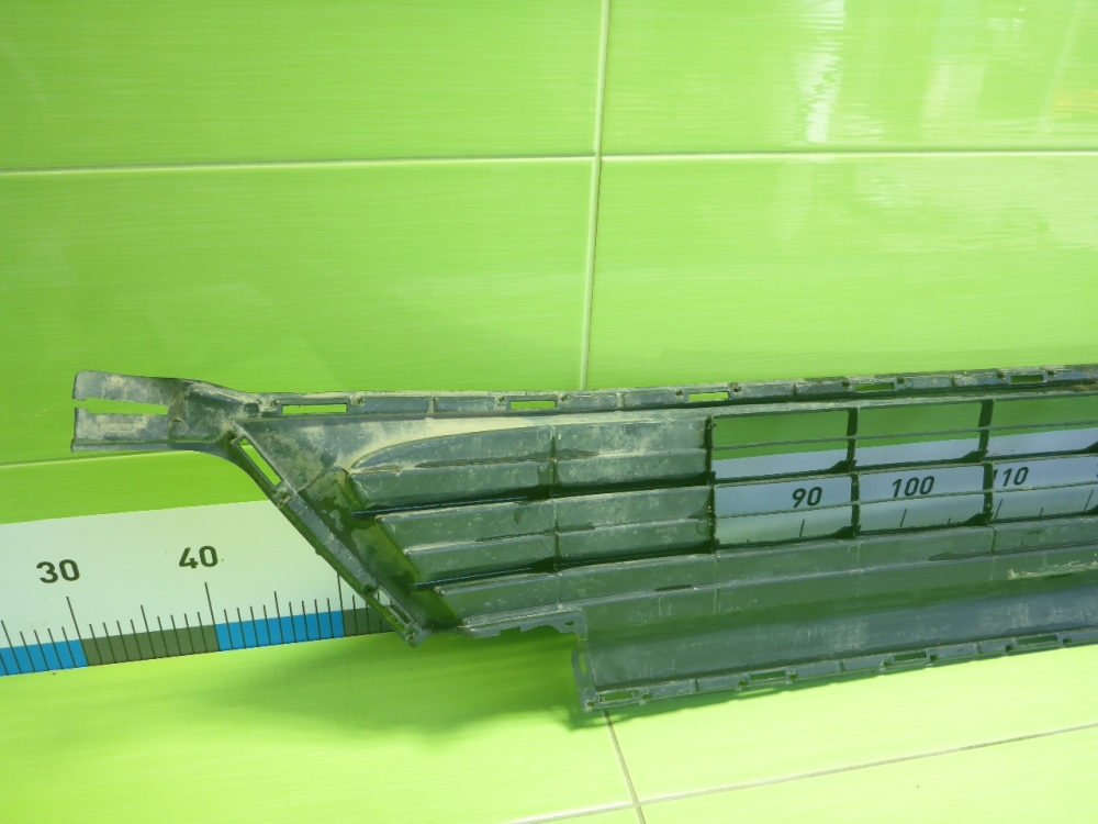 Решетка в бампер центральная