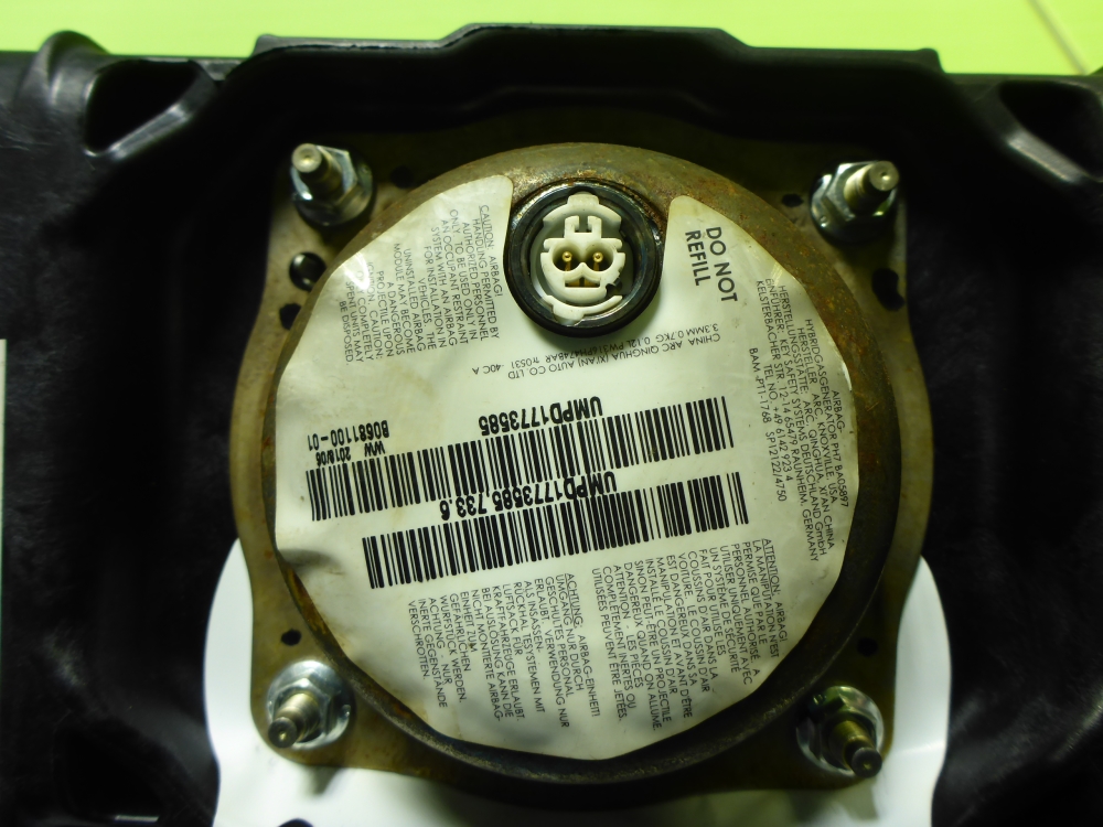 Подушка безопасности пассажирская (в торпедо)