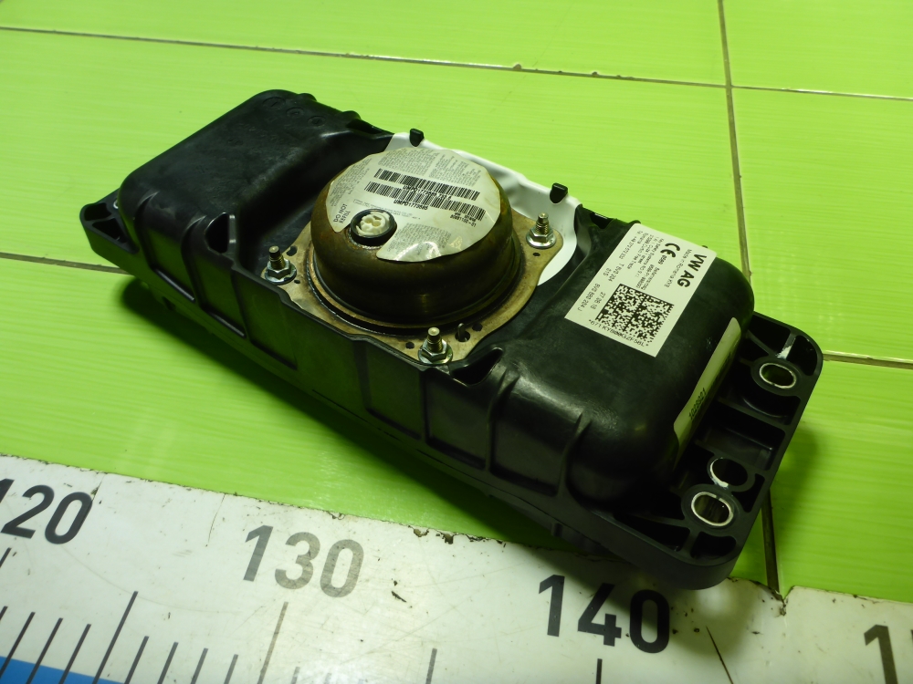 Подушка безопасности пассажирская (в торпедо)