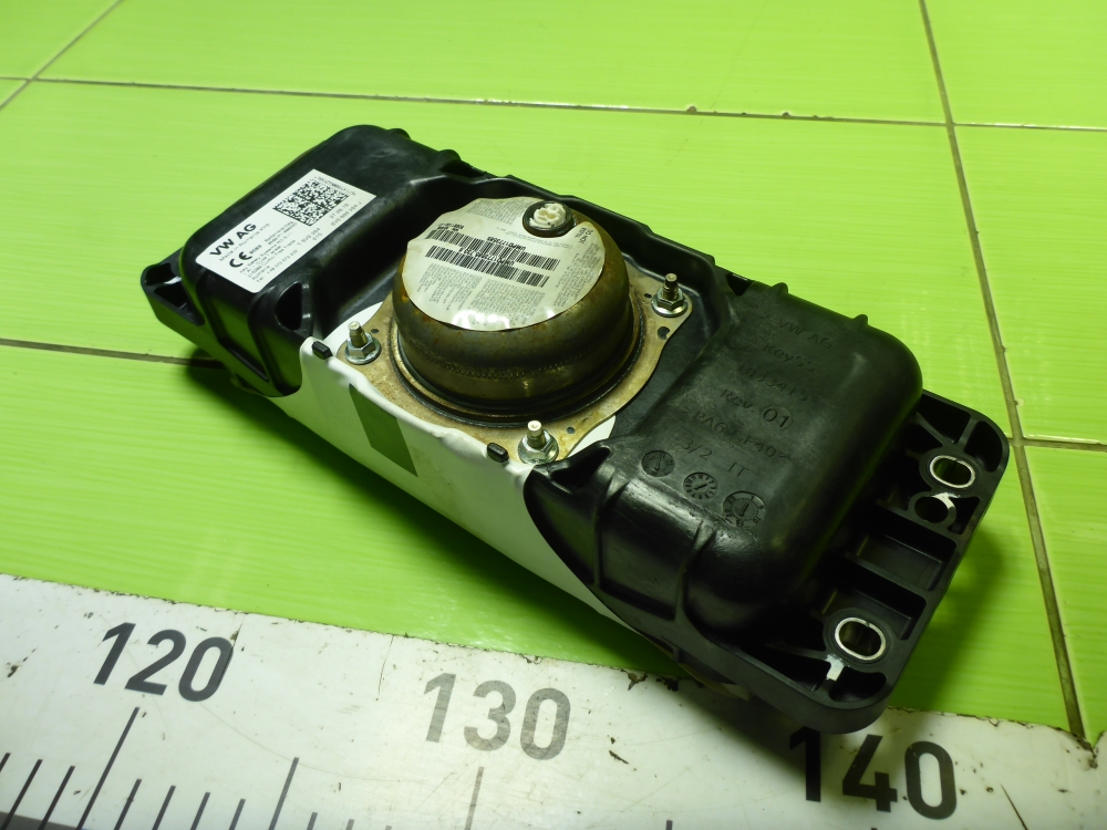 Подушка безопасности пассажирская (в торпедо)