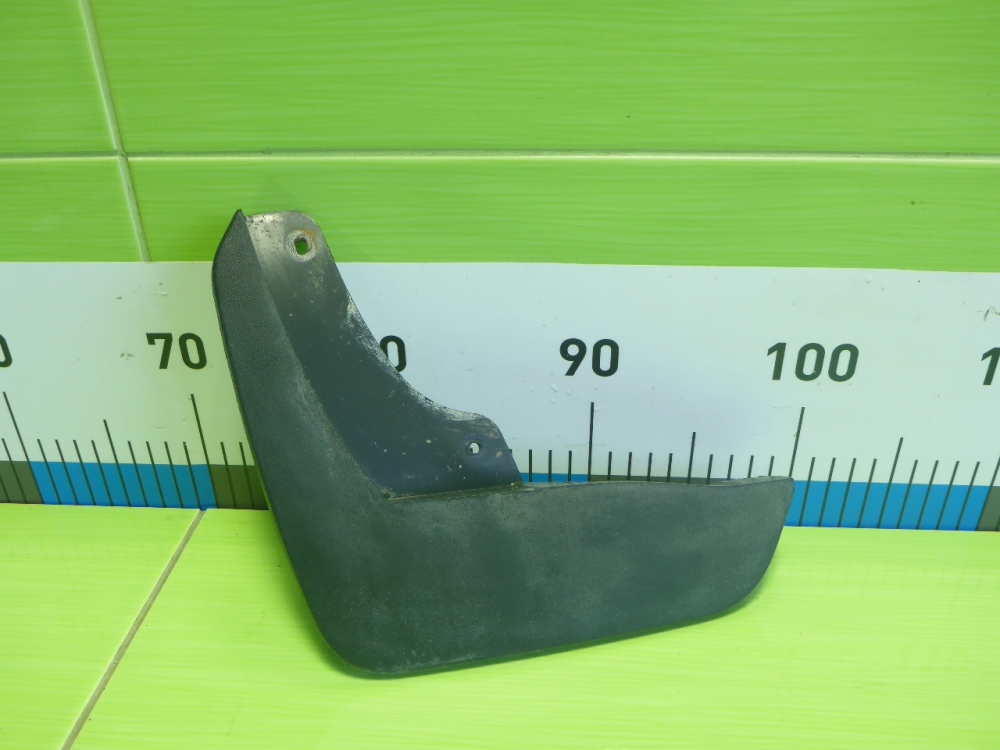 Брызговик передний левый