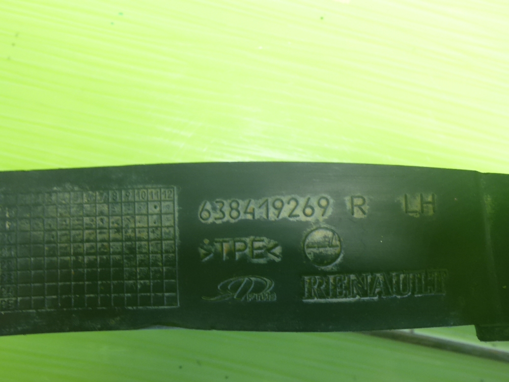 Брызговик передний левый