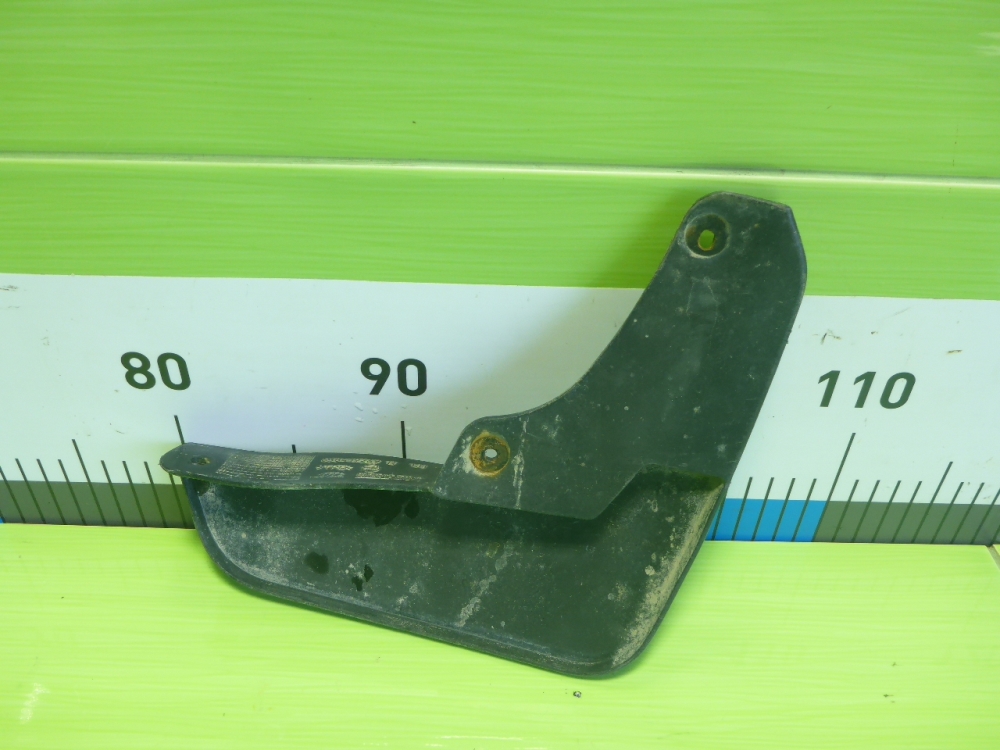 Брызговик передний левый