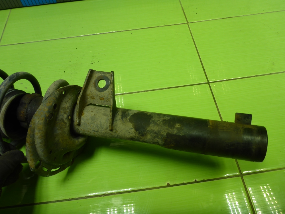 Амортизатор передний