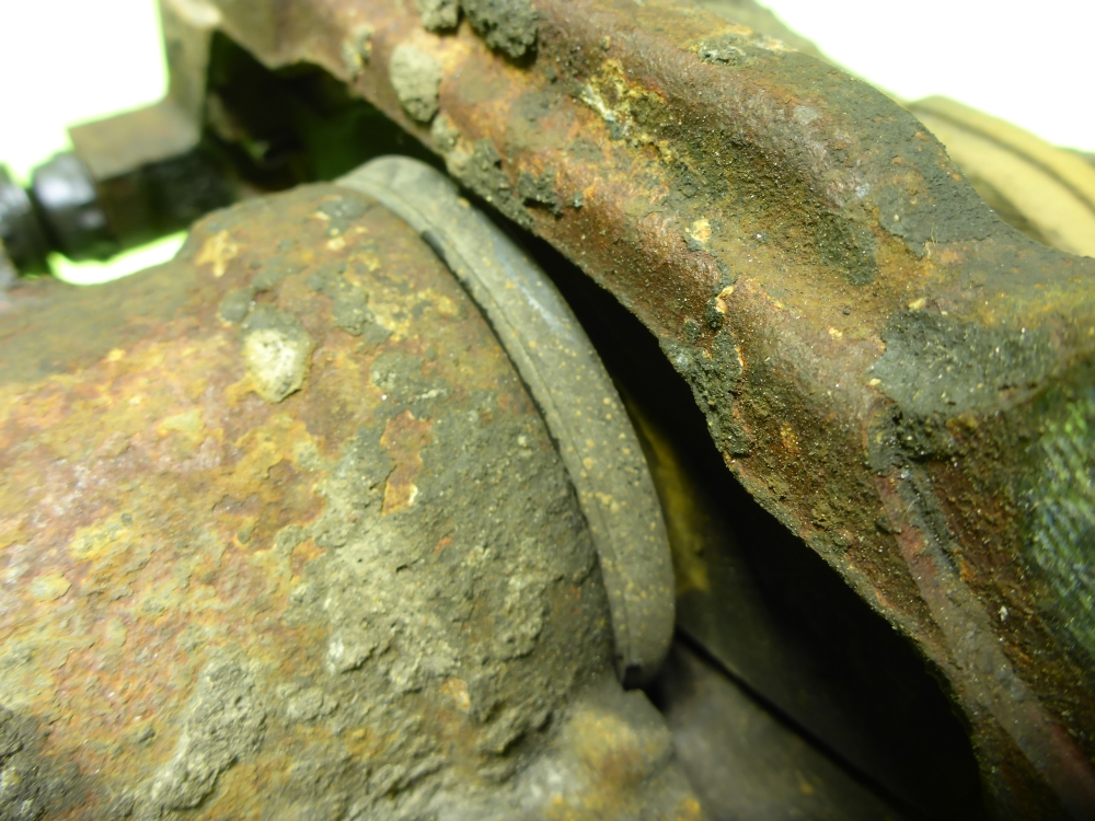 Суппорт передний левый