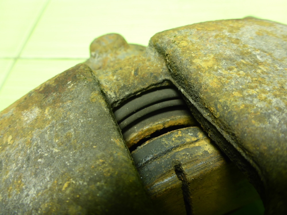 Суппорт передний левый