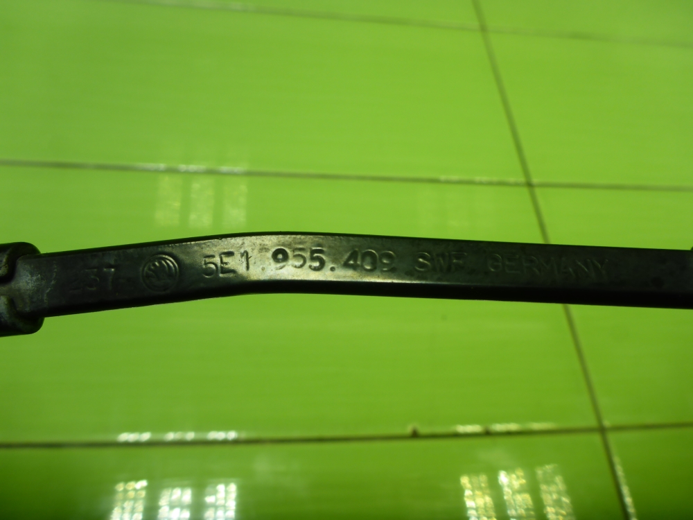 Поводок стеклоочистителя передний левый