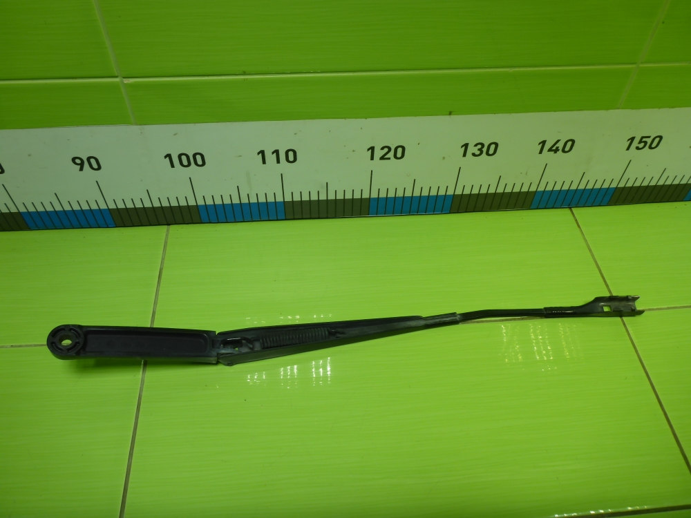 Поводок стеклоочистителя передний левый