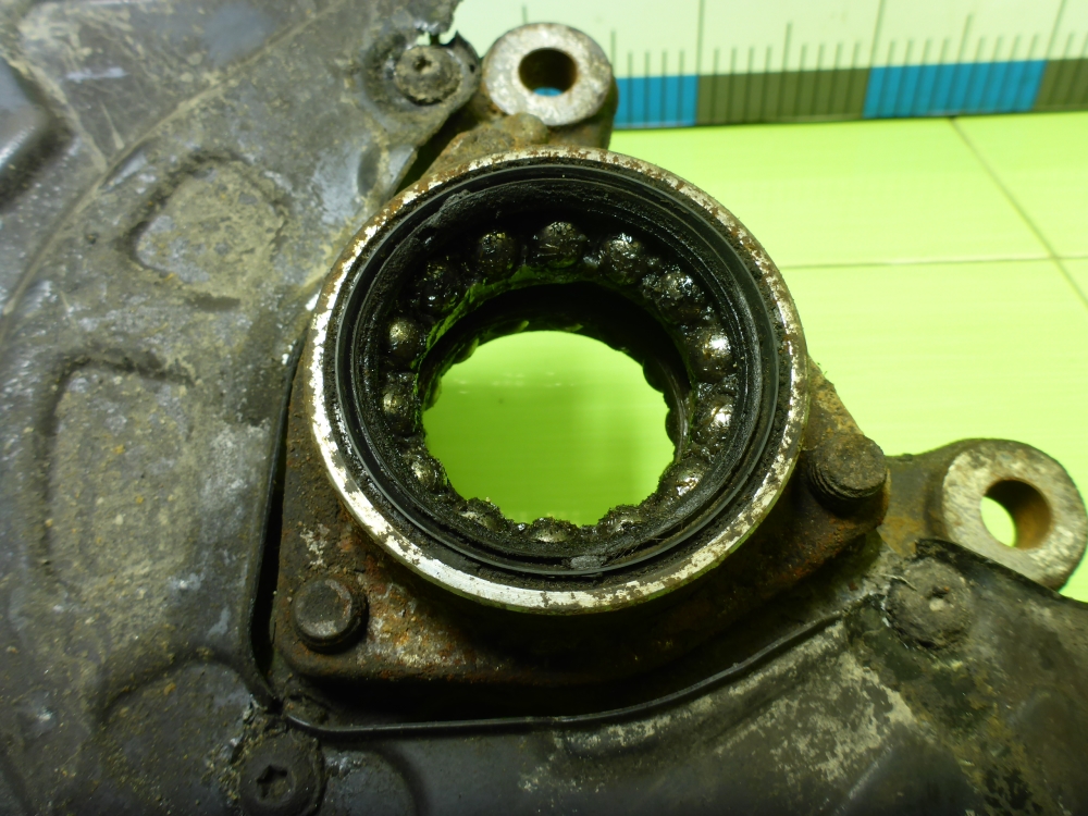 Кулак поворотный передний правый