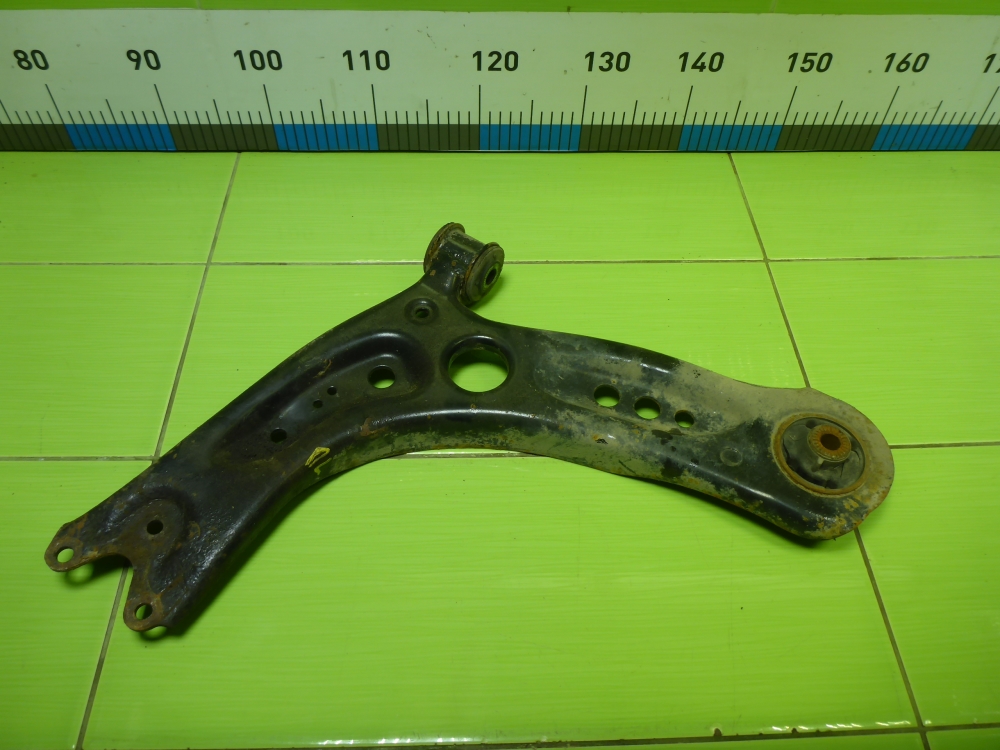 Рычаг передний левый