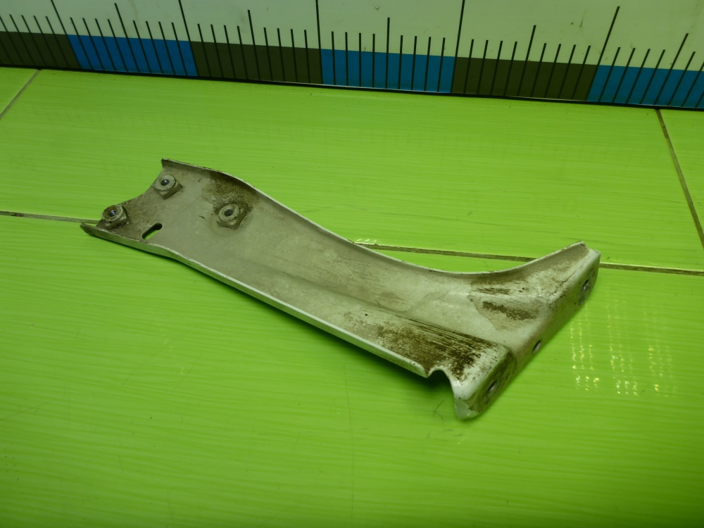 Кронштейн крепления крыла