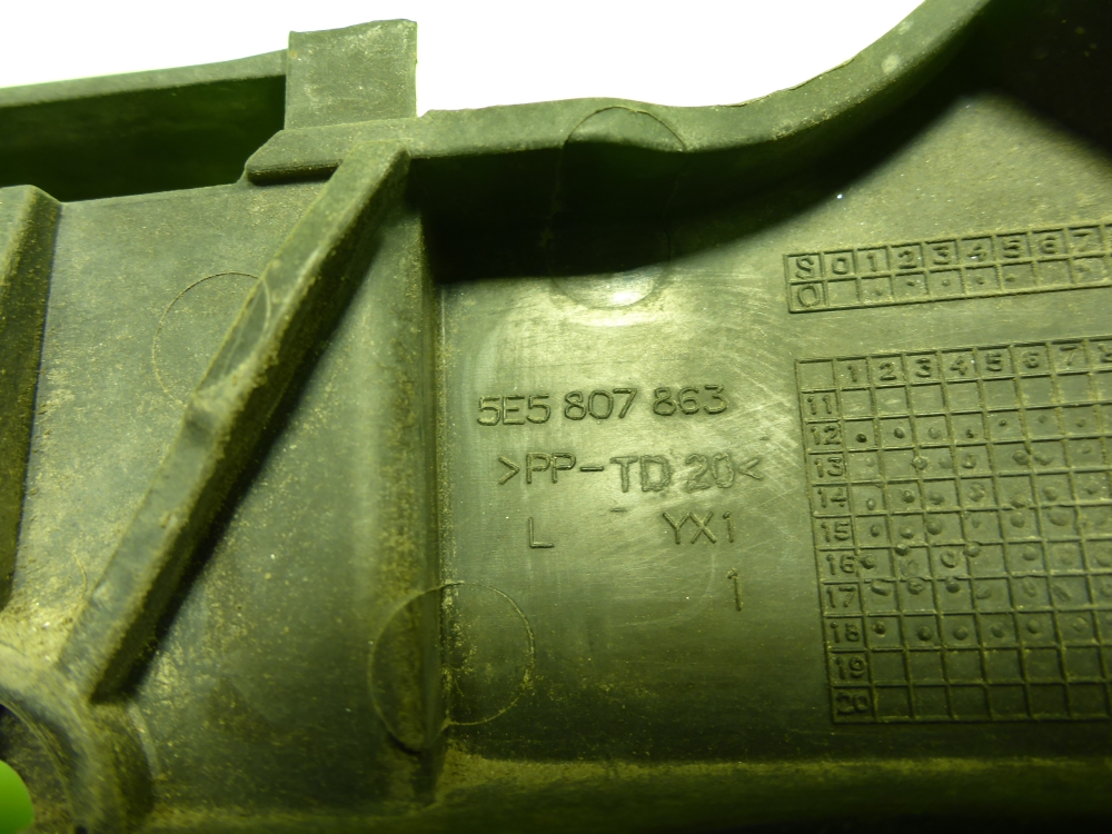 Кронштейн заднего бампера левый