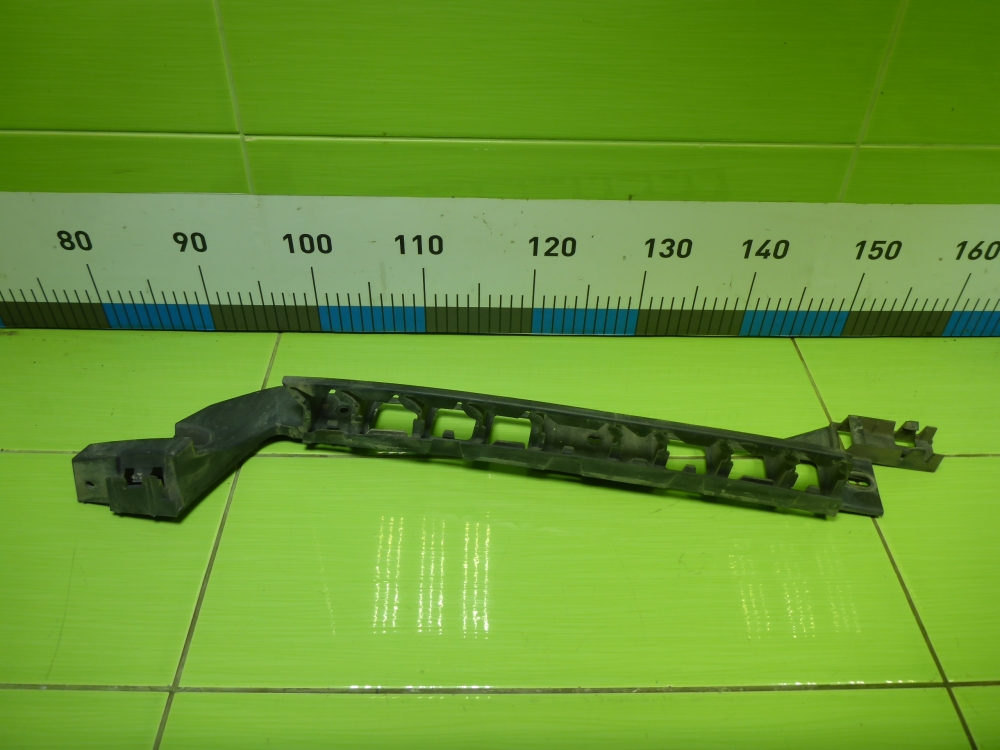 Кронштейн заднего бампера правый