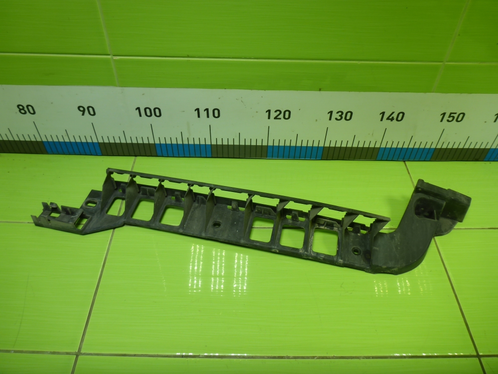 Кронштейн заднего бампера правый