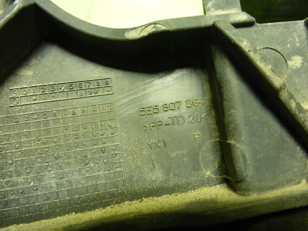 Кронштейн заднего бампера правый