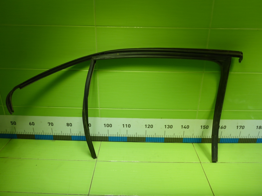 Уплотнитель стекла двери