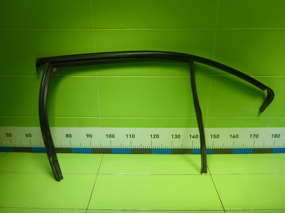 Уплотнитель стекла двери