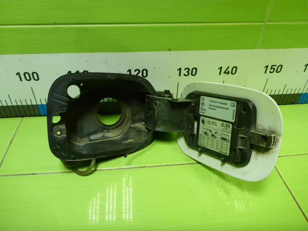 Лючок бензобака