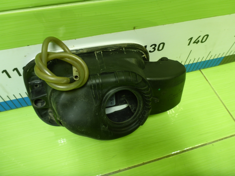 Лючок бензобака