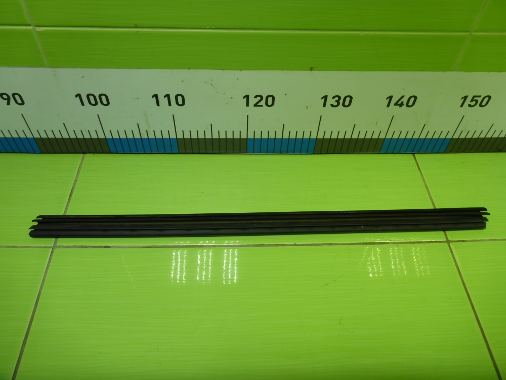 Накладка стекла заднего левого