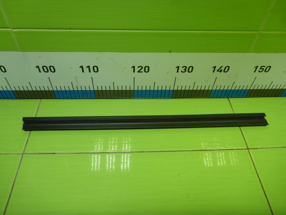 Накладка стекла заднего левого