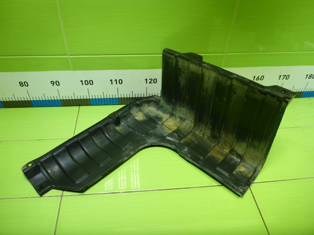 Пыльник двигателя боковой правый