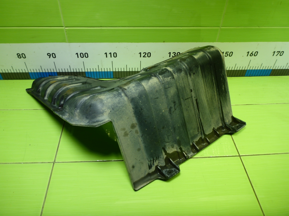 Пыльник двигателя боковой правый