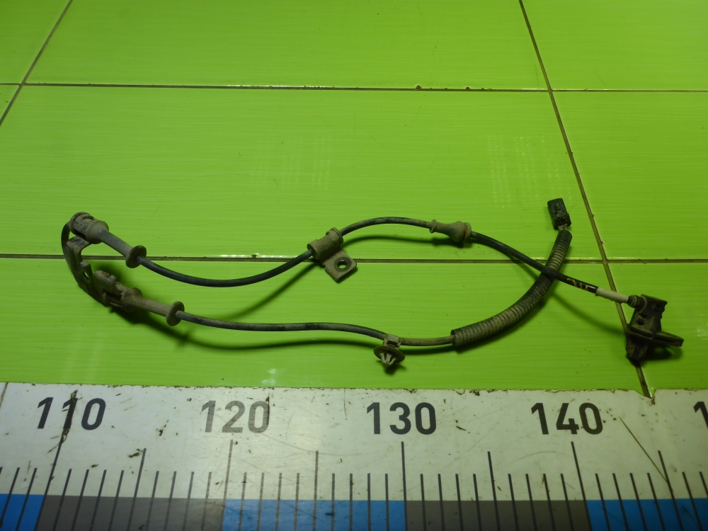 Датчик ABS передний левый