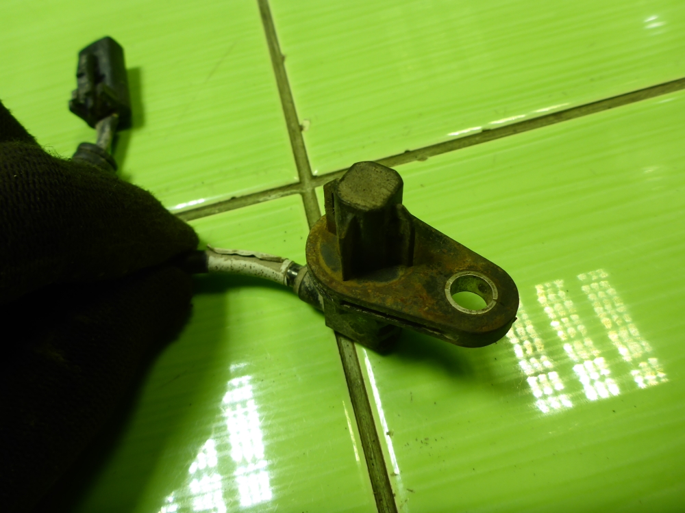 Датчик ABS передний левый