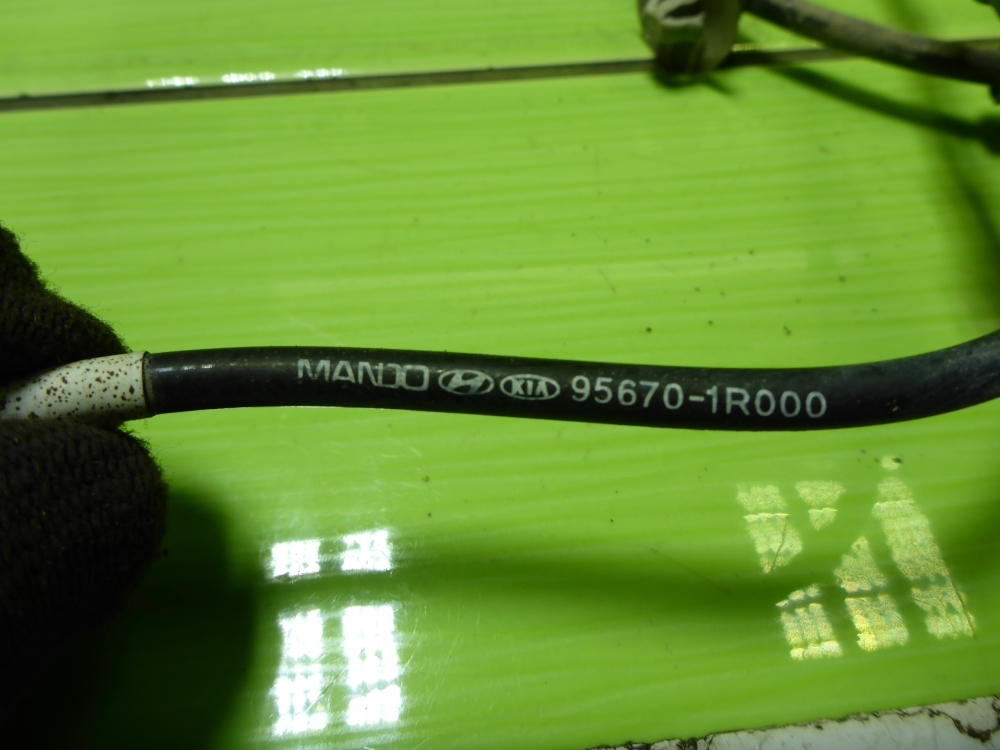 Датчик ABS передний левый