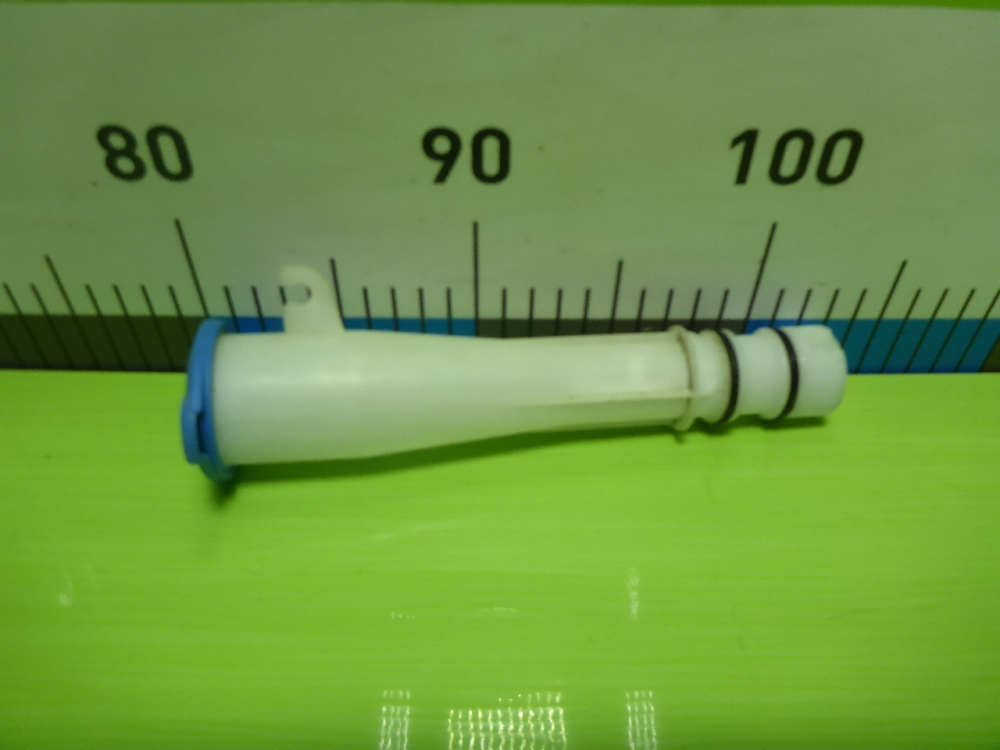 Горловина бачка омывателя