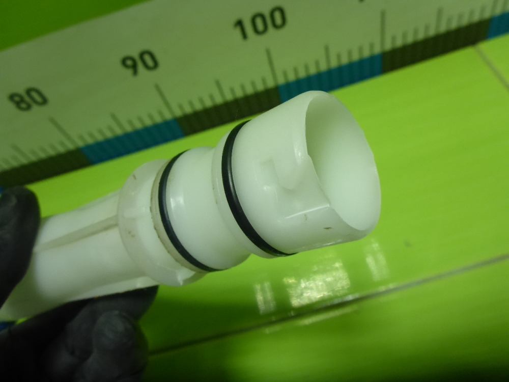 Горловина бачка омывателя