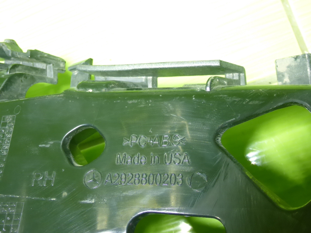 Кронштейн заднего бампера правый