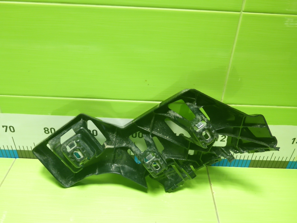 Кронштейн заднего бампера правый