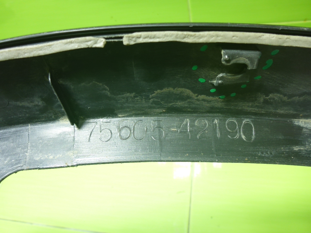 Накладка заднего крыла правого