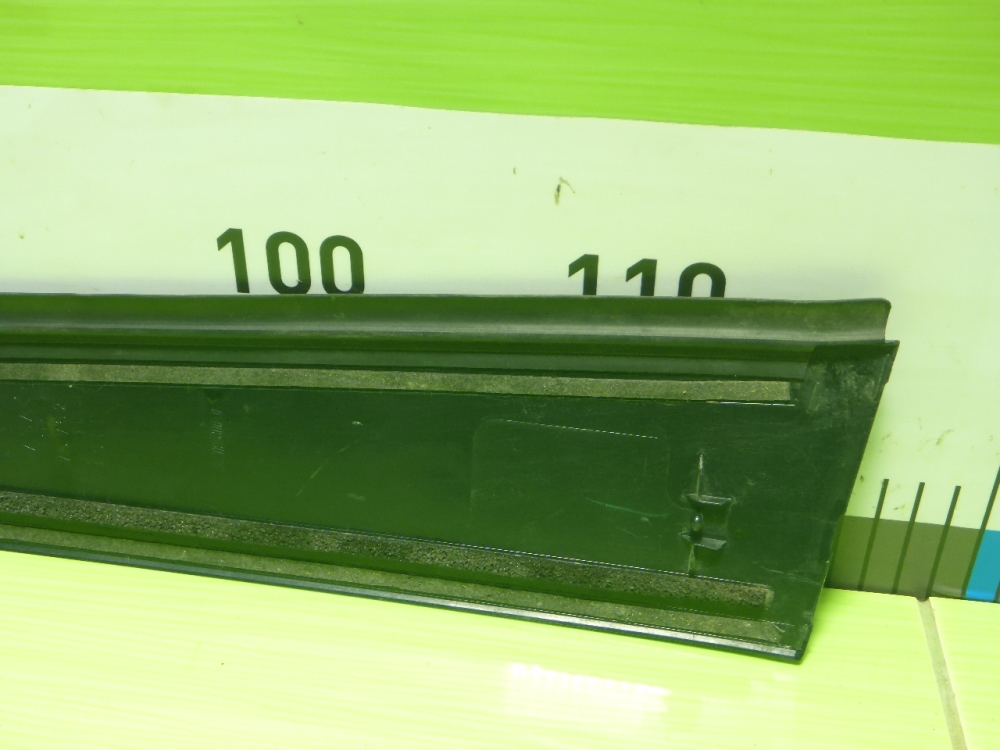 Накладка двери задней левой