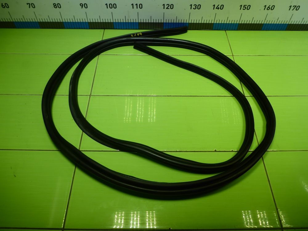 Уплотнитель багажника для J7 2020>