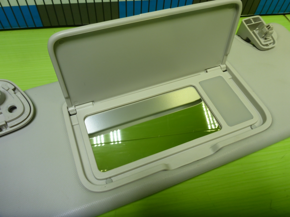 Козырек солнцезащитный