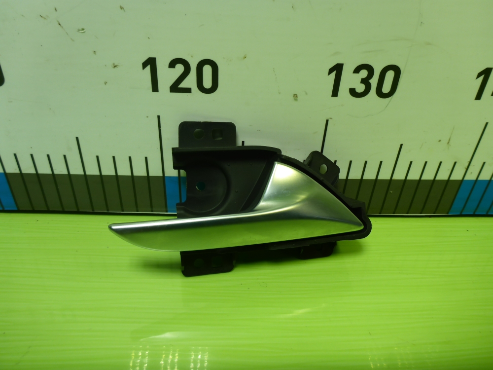 Ручка двери передней внутренняя правая