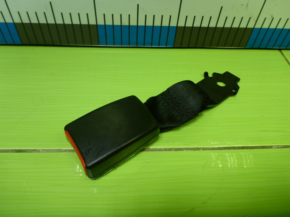 Ответная часть ремня безопасности