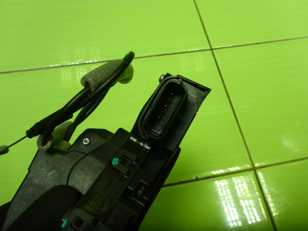 Замок двери задней правой