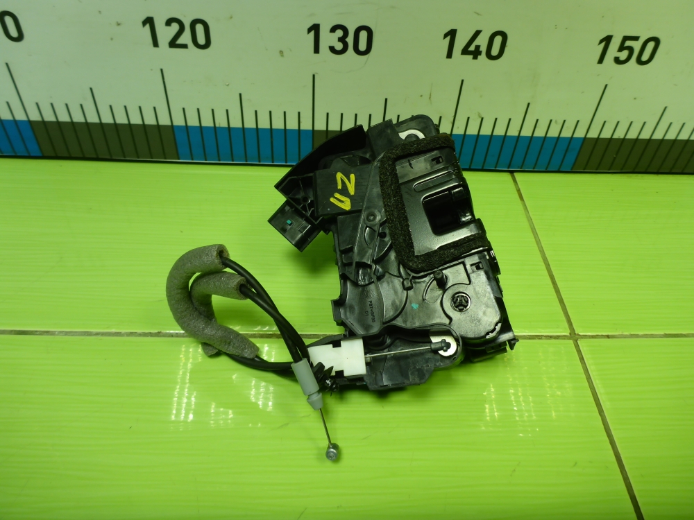 Замок двери задней правой