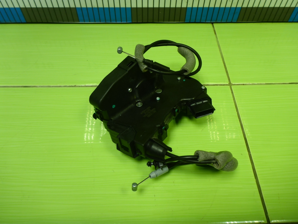 Замок двери задней правой