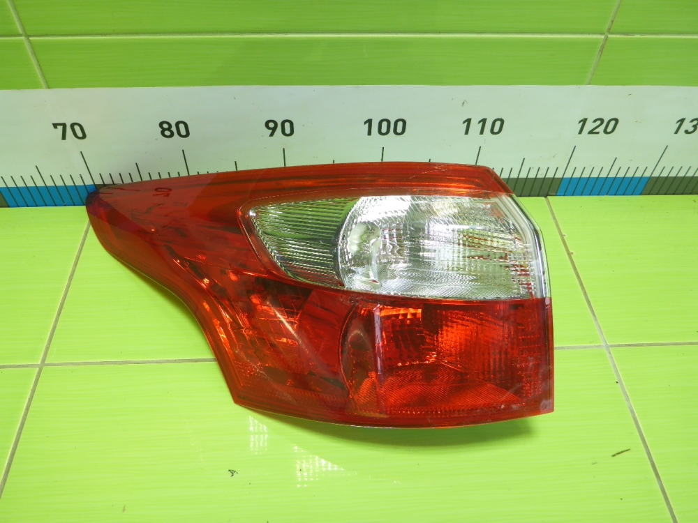 Фонарь задний наружный левый