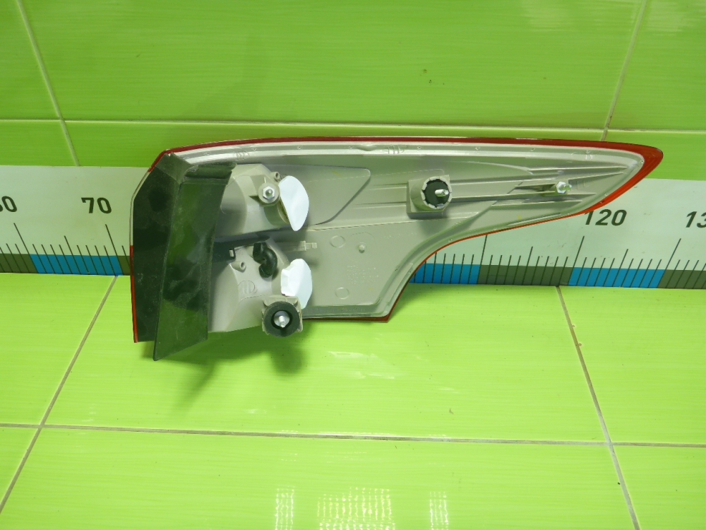 Фонарь задний наружный левый