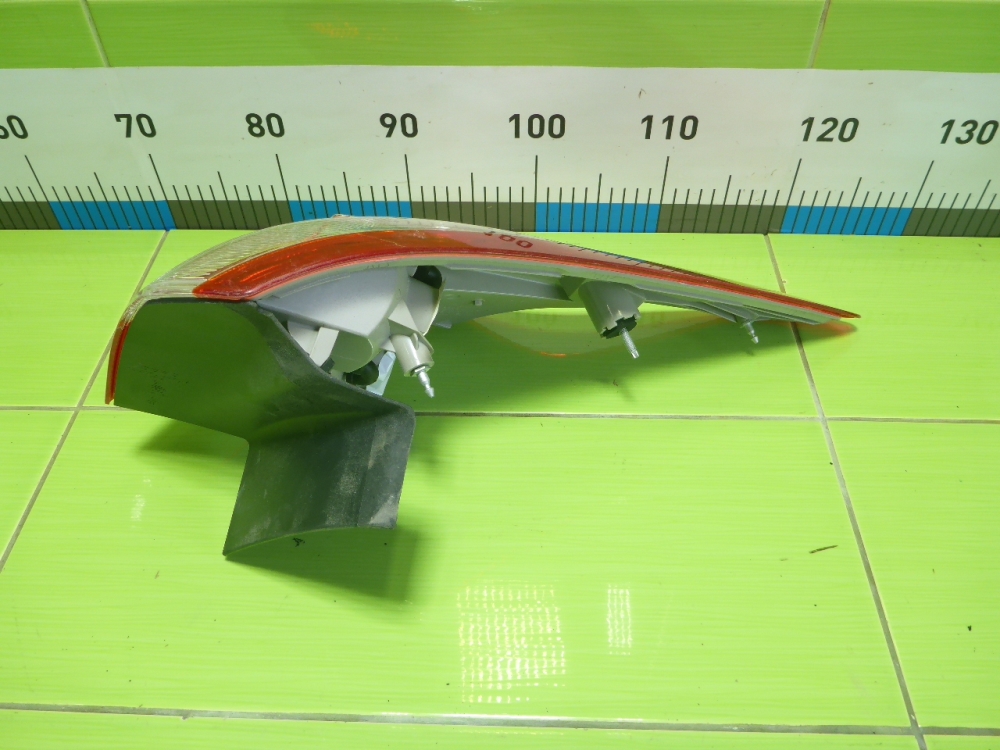 Фонарь задний наружный левый