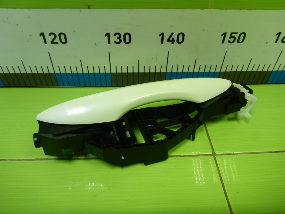 Ручка двери передней наружная правая