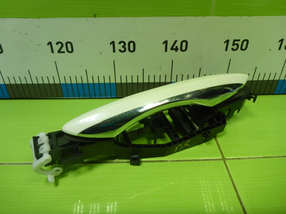 Ручка двери передней наружная правая