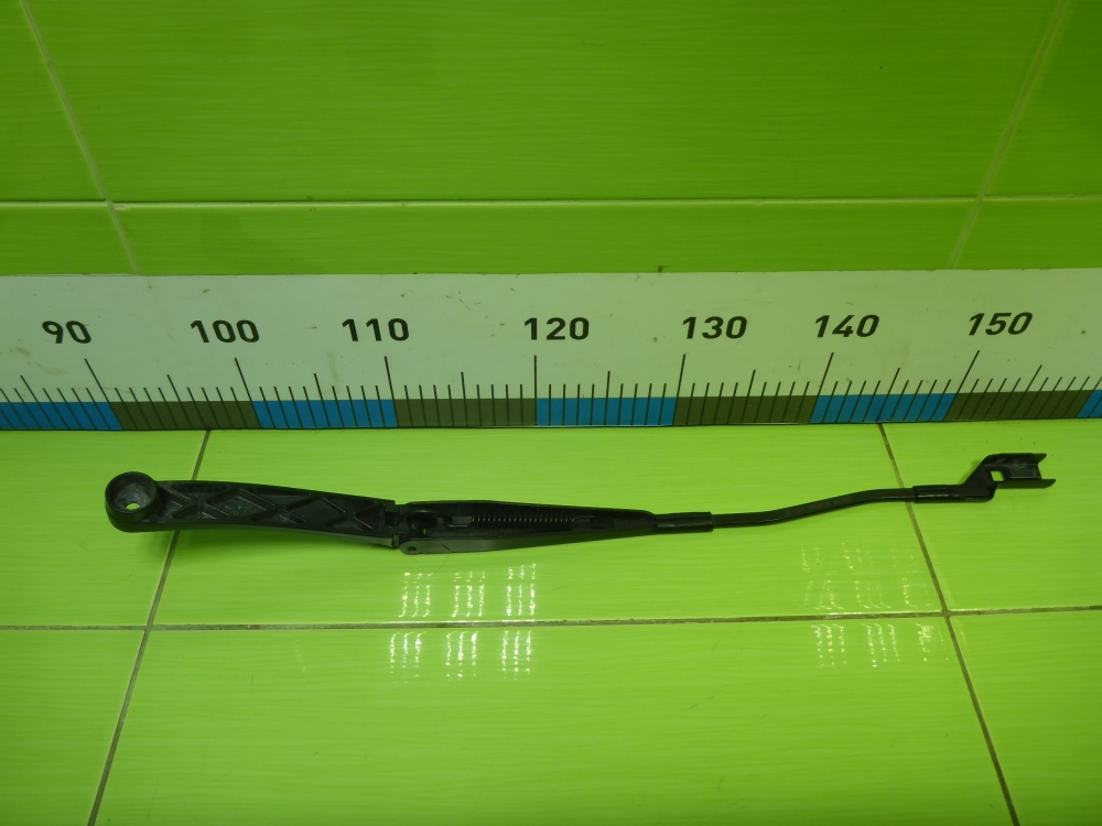 Поводок стеклоочистителя передний левый